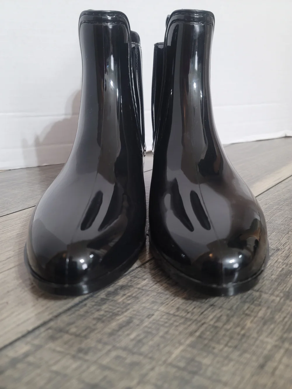 Joie KADA waterproof Glossy Black Chelsea Rain Boots Patent Rubber Elastic Sides